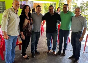 Prefeita e vereadores se reúnem com o deputado  Tião Medeiros em busca de recursos para o município