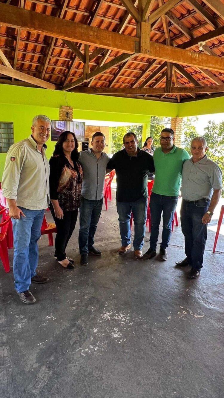 Prefeita e vereadores se reúnem com o deputado  Tião Medeiros em busca de recursos para o município