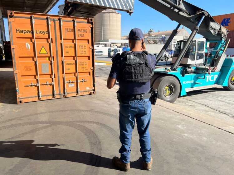 Integração de forças de fiscalização e segurança resulta na apreensão de 83,5 kg de cocaína