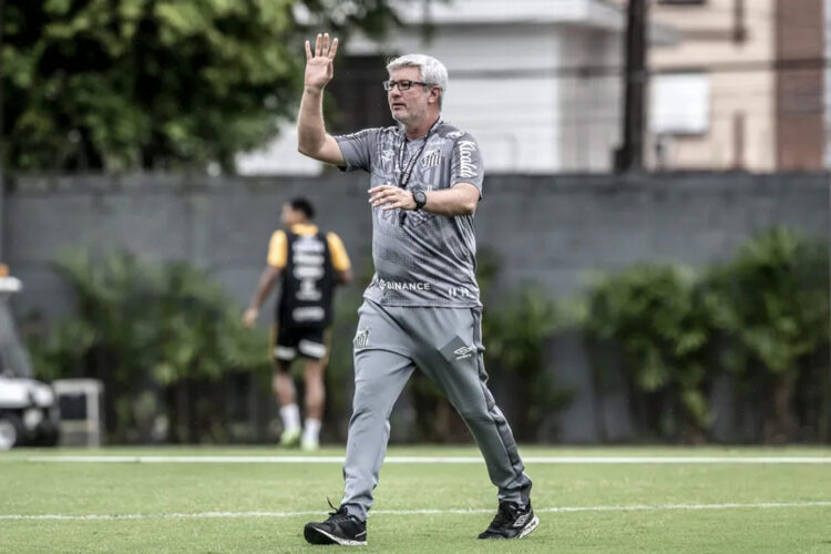 Diretoria do Santos se reúne e deve demitir Odair após derrota em clássico