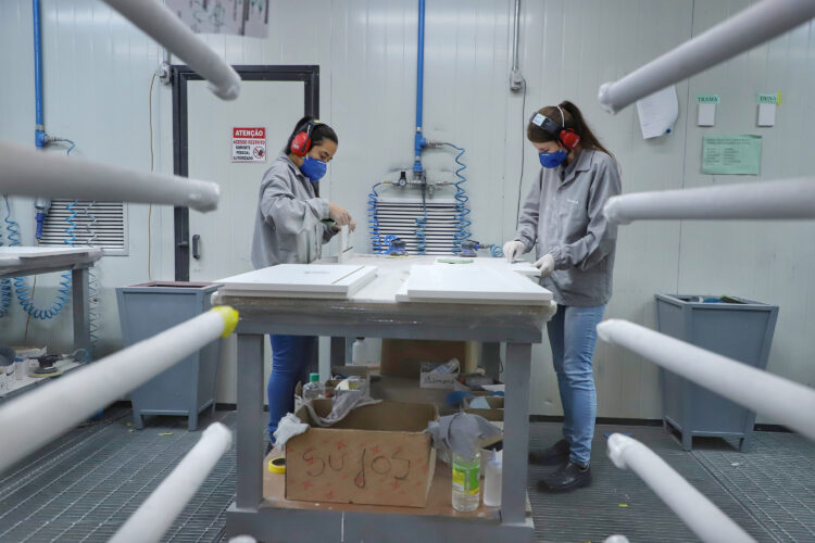 Paraná foi o estado que mais colocou mulheres  no mercado de trabalho pela rede Sine em maio