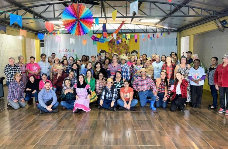Grupo de idosos participa de Arraiá do Cras em Diamante do Norte