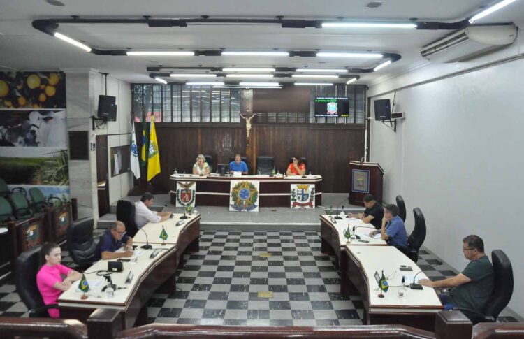 Vereadores votam nesta segunda projeto que prevê fim do recesso parlamentar de julho