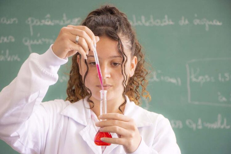 Universidades estaduais ajustam calendários acadêmicos e retomam ano letivo de 2023