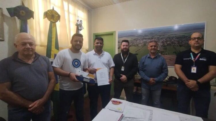 Prefeito Alex Fernandes se reúne com  representantes do Sesc de Nova Londrina