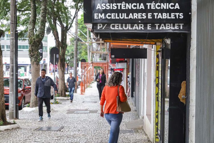 Paraná cria 44,6 mil empresas em 2023 e tem a cidade mais rápida do Brasil para gerar negócios
