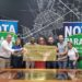Agricultora de Paranavaí recebe cheque de R$ 1 milhão do Nota Paraná