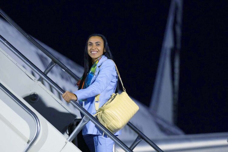 Seleção brasileira feminina embarca rumo à Copa do Mundo da Austrália