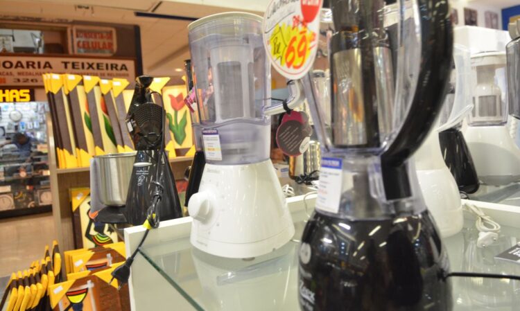 Venda de eletroeletrônicos cresce, mas esbarra em juro alto