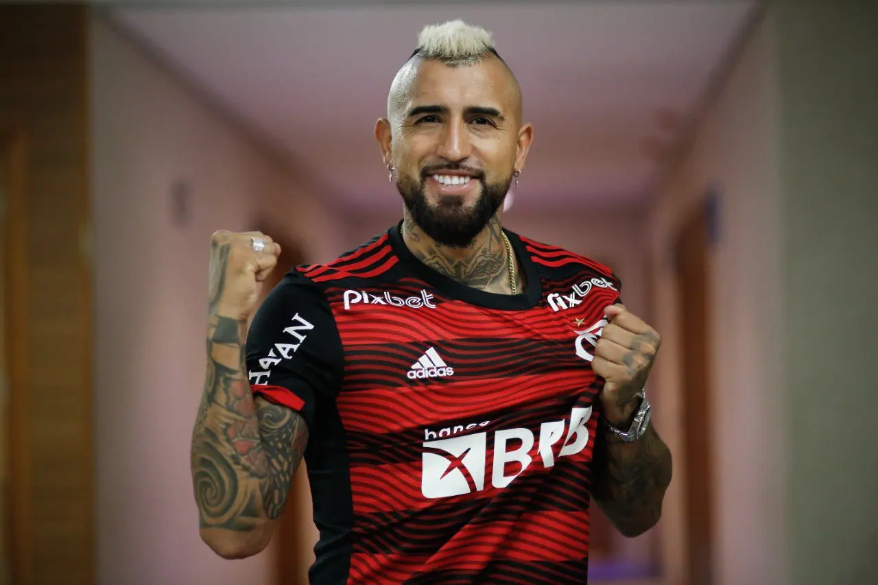 Vidal receberá 13,89% do salário do Flamengo em ida para o Athletico-PR