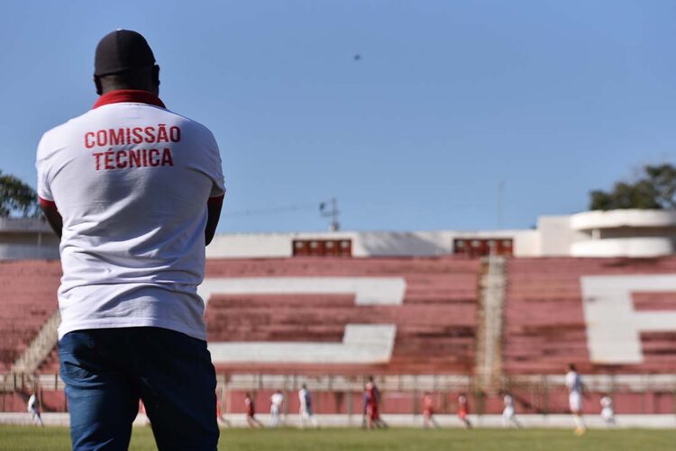 Diretoria avalia quatro nomes para treinar o ACP