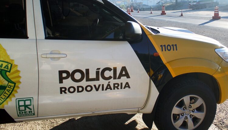 Homem morre atropelado após empurrar carro com problemas mecânicos na PR-218