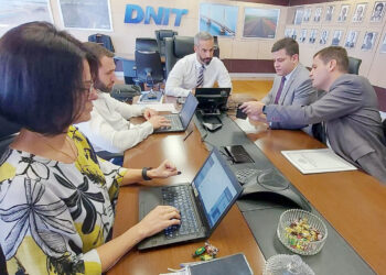 Lideranças políticas apresentam ao DNIT projetos  de melhorias no trevo de acesso ao município