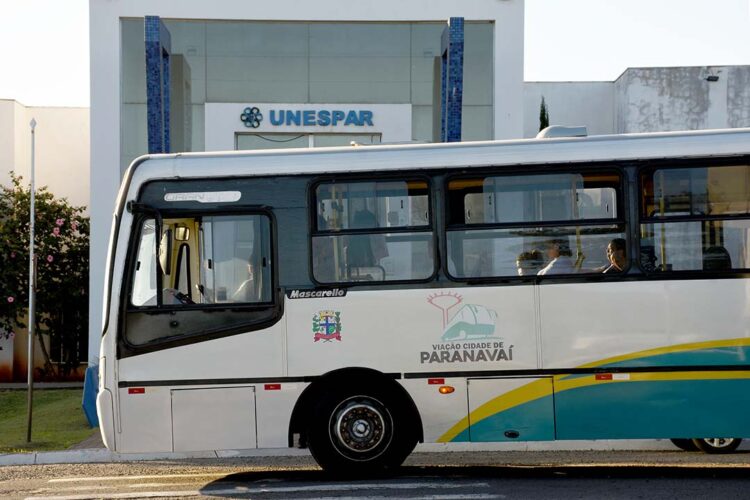 Vereadora de Paranavaí pede que empresa ofereça horários específicos para acadêmicos da Unespar