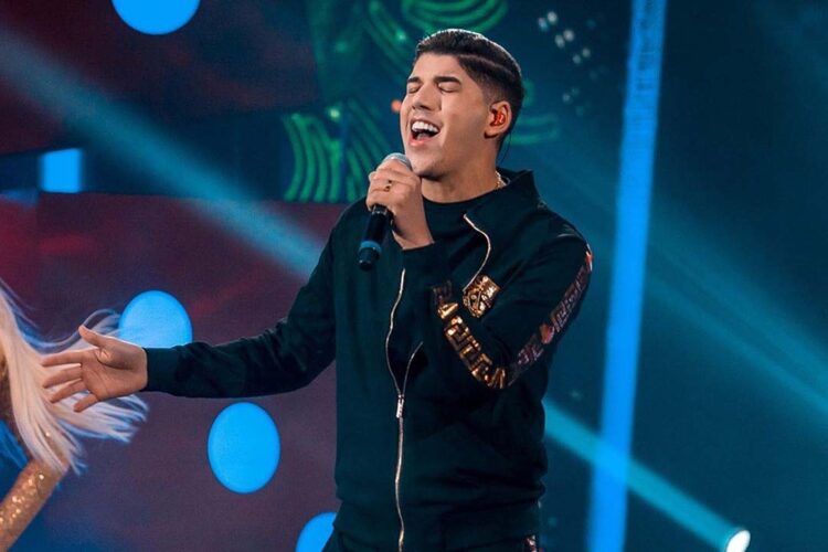 Zé Vaqueiro cancela shows após filho ir para UTI com malformação congênita