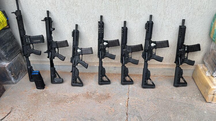 Aprendida grande quantidade de armas e drogas