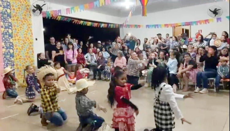 CMEI Pequeno Polegar realiza seu Arraiá