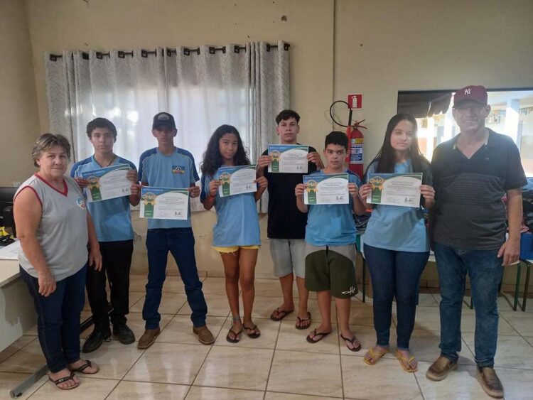 Alunos recebem reconhecimento pelo desempenho nas  Olimpíadas de Matemática das Escolas Estaduais do Paraná