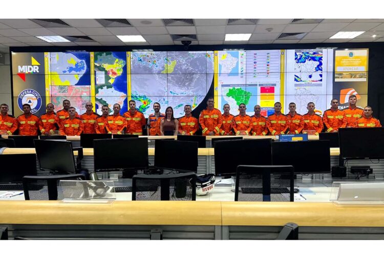 Bombeiro paranaense embarca para missão humanitária de combate a incêndios no Canadá