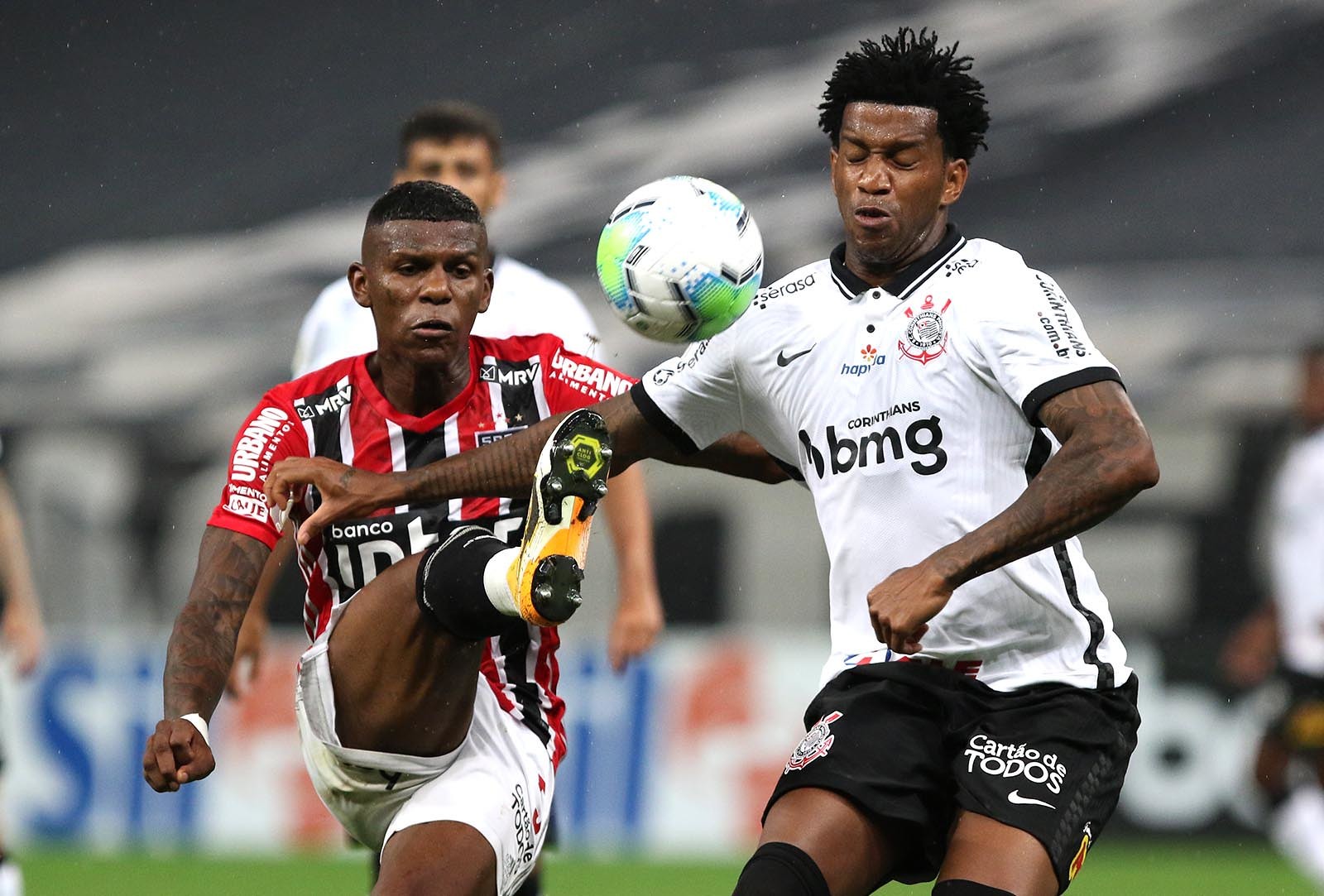 Clássico  Corinthians vence o São Paulo pelo jogo de ida na Copa