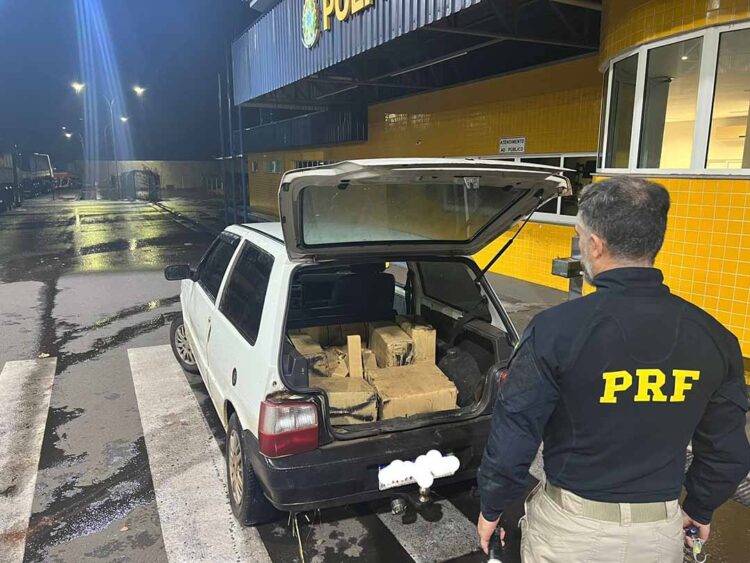 PRF apreende 217 kg de maconha em Nova Esperança