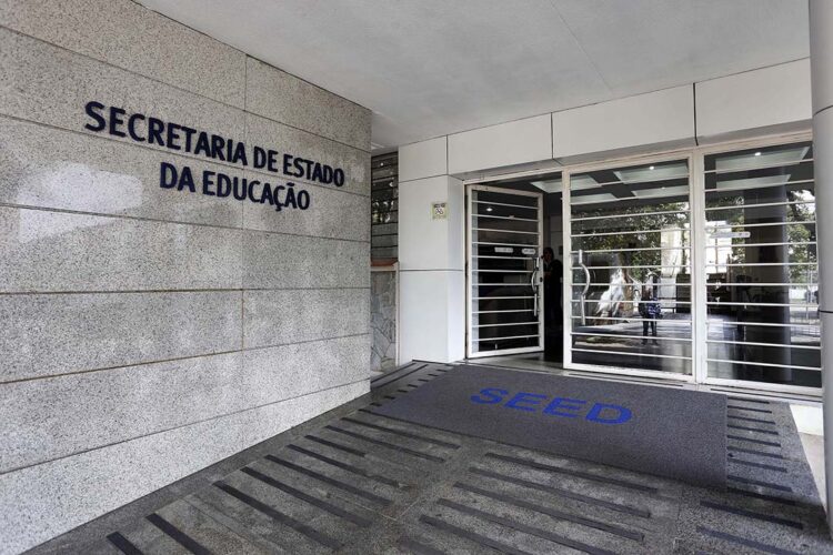 Divulgada lista de aprovados da prova objetiva do concurso para professores do Paraná
