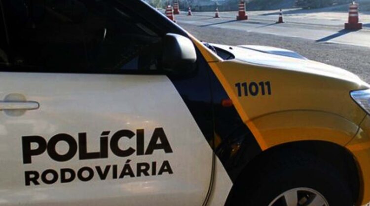 Acidente entre caminhão e motocicleta deixa uma pessoa ferida na PR-182