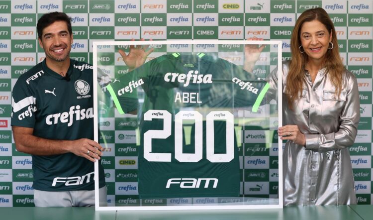 Palmeiras homenageia Abel por 200 jogos no comando do time