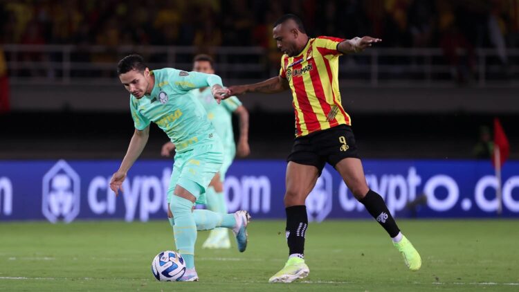 Veiga completa 250 jogos e ultrapassa marca de Alex