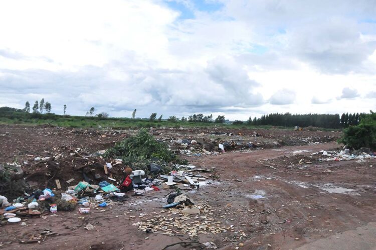 Moradores e MP se reúnem em busca de solução  definitiva para o buracão da Vila Operária