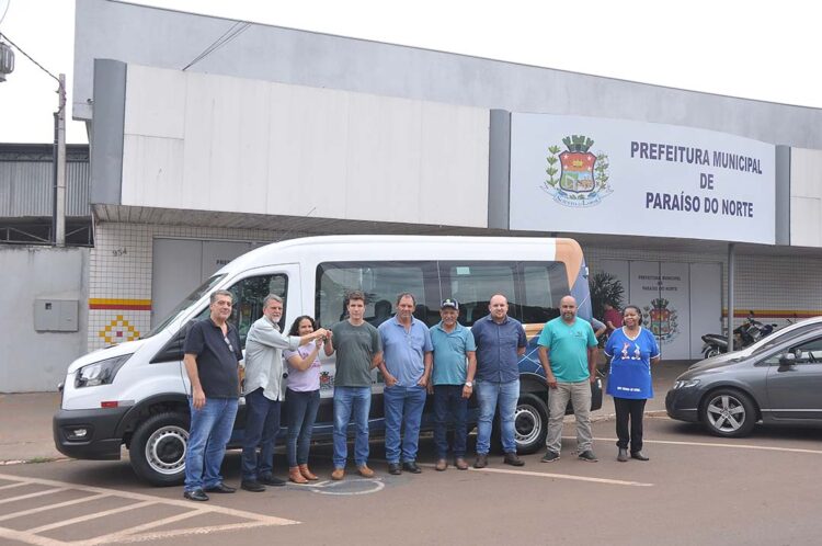 Prefeitura de Paraíso do Norte recebe veículo para o Departamento Social