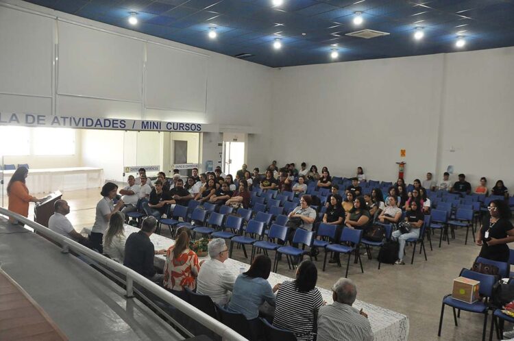 Lançado oficialmente cursinho pré-vestibular gratuito para estudantes de Paranavaí e região