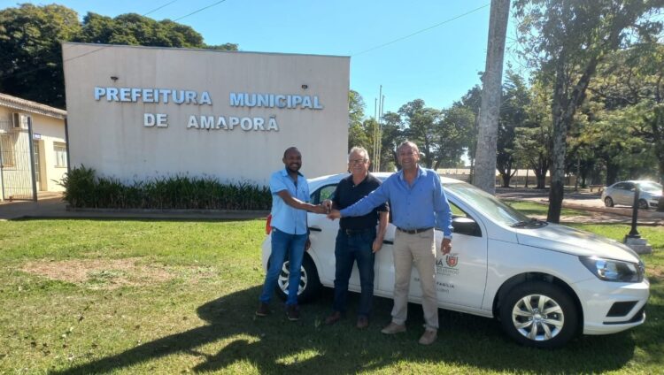 Prefeito Mauro Lemos realiza entrega de  um automóvel para a Secretaria de Saúde
