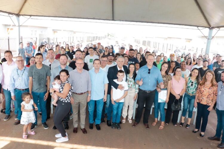 Loanda entrega casas populares