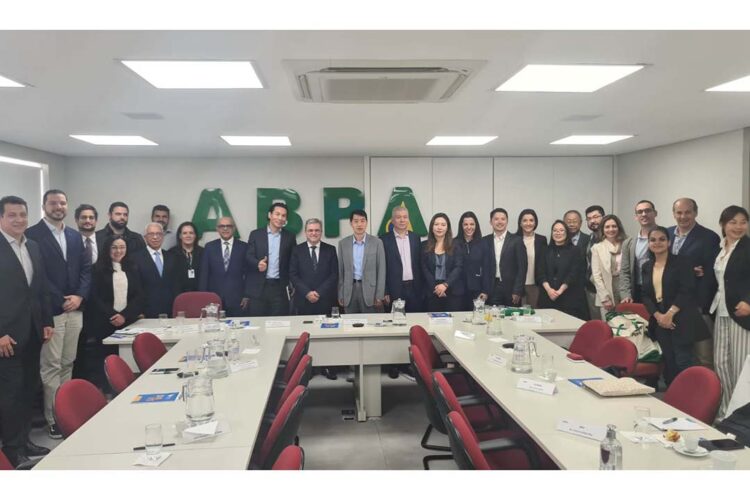 Paraná apresenta potencial produtivo  de aves e suínos a autoridades chinesas