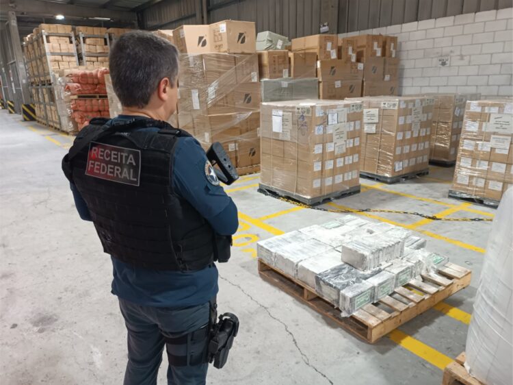 Receita Federal e PF realizam maior apreensão de cocaína deste ano