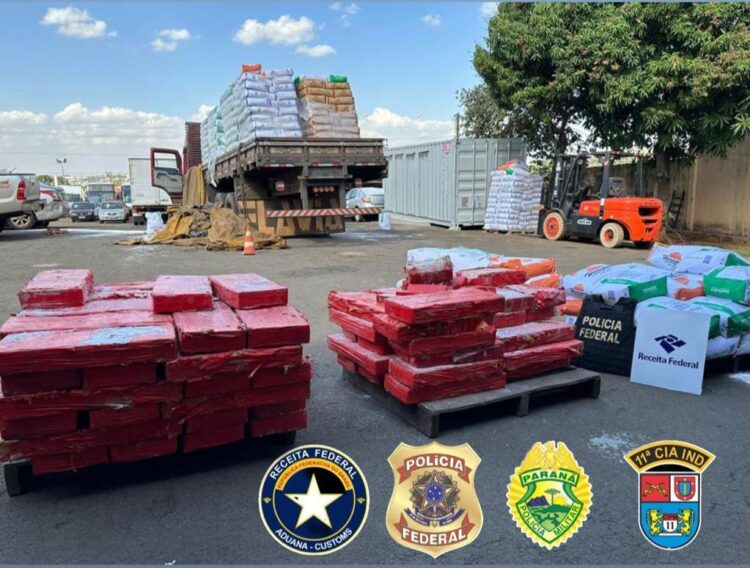 Caminhão carregado com quase  uma tonelada de maconha é apreendido