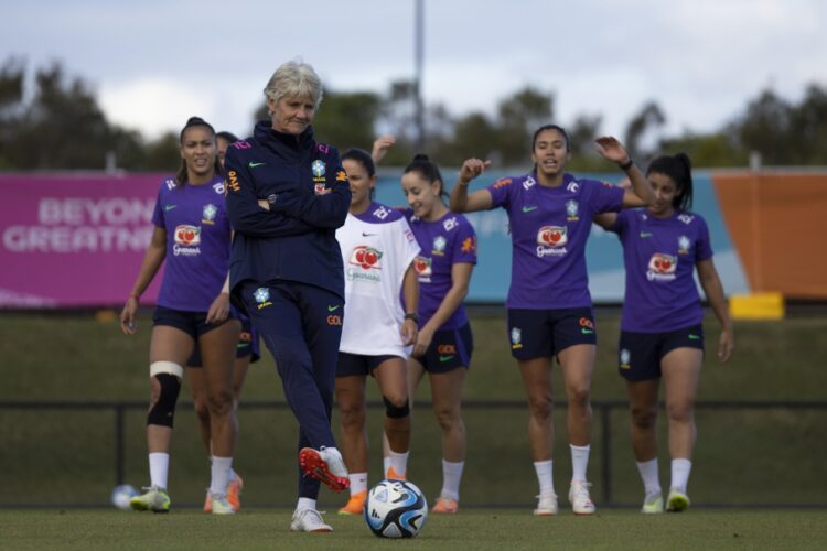 Antes de jogo decisivo na Copa, Pia diz que trabalho na seleção está no começo