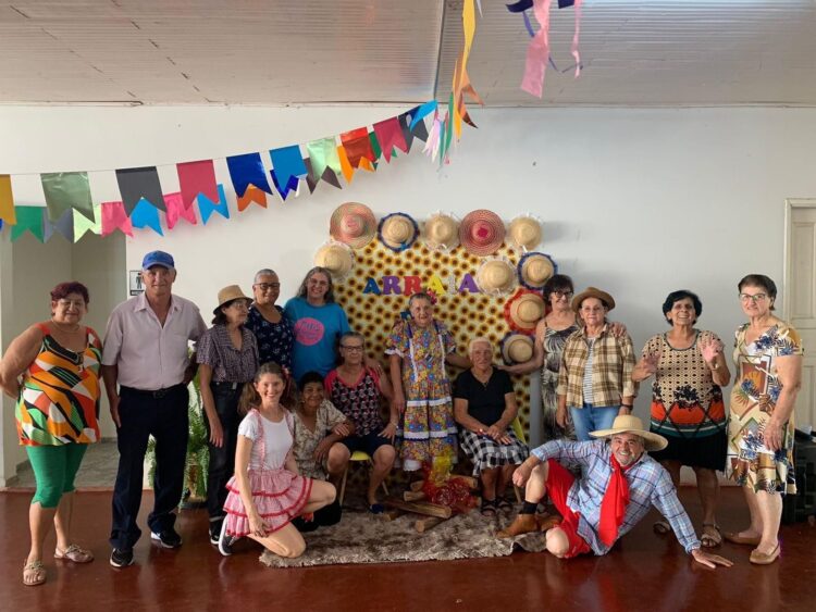 Arraiá da Assistência Social reuniu crianças e a melhor idade de Porto Rico