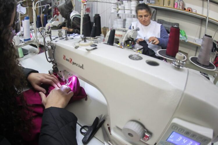 Ritmo de contratações na indústria  desacelera no primeiro semestre