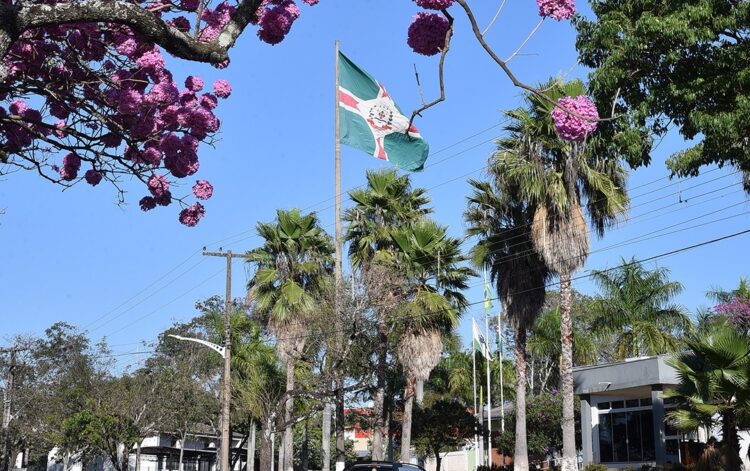 Com salário de até R$ 11 mil, Prefeitura de Nova Londrina abre inscrições para concurso público