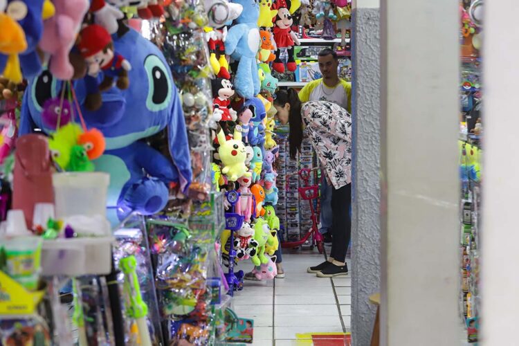 Paraná é o estado com o maior número de empresas e de empregados no comércio no Sul