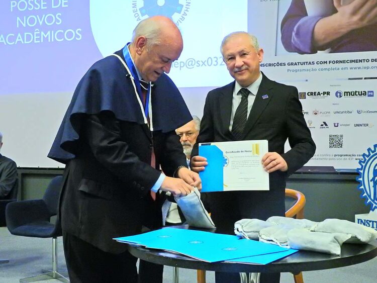 Presidente do Crea-PR toma posse na  Academia Paranaense de Engenharia