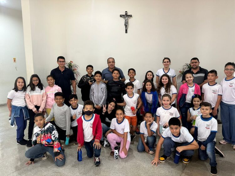 Alunos da rede municipal de Marilena visitam Prefeitura e Câmara de Vereadores