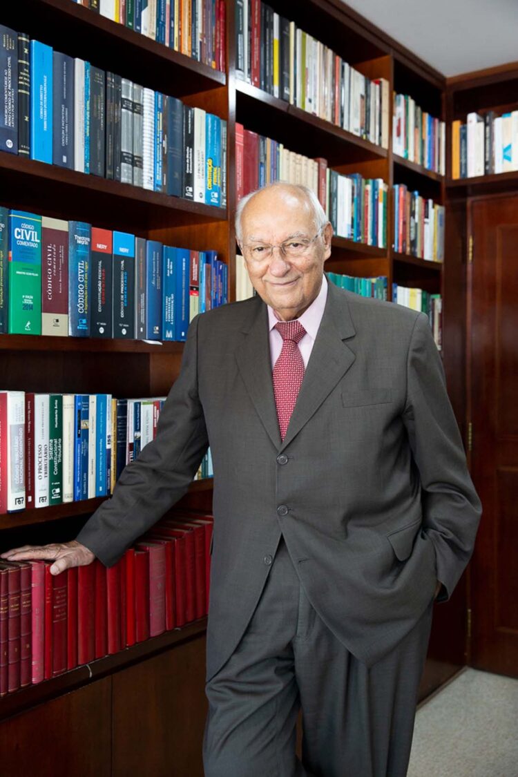 Pode o STF legislar sobre o aborto?