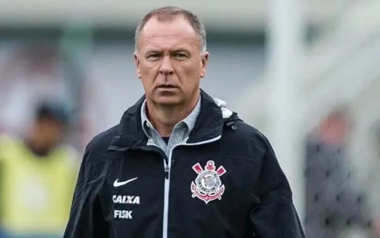 Corinthians acerta a volta do treinador Mano Menezes
