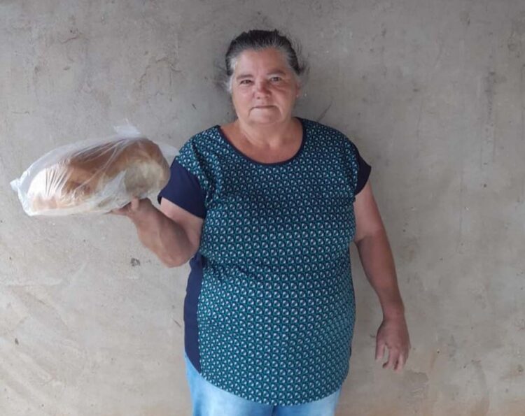 Helena faz pães há 15 anos e quer abrir a própria padaria