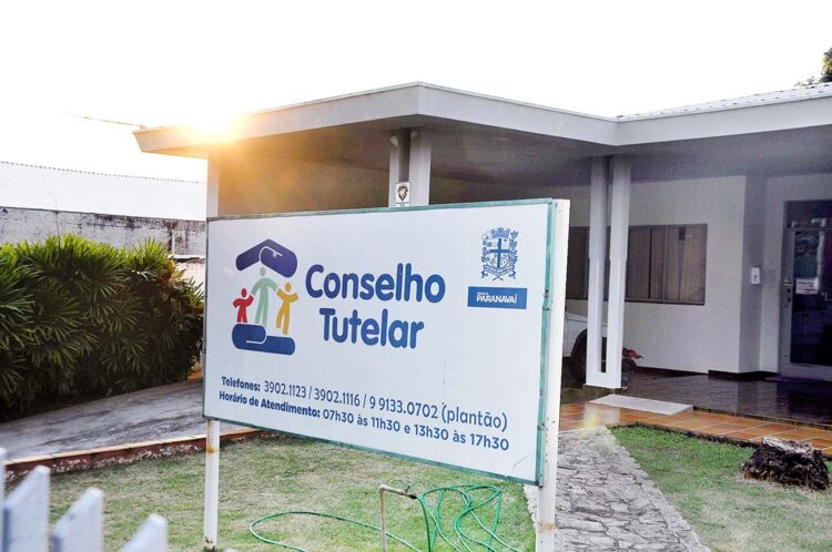 É papel dos conselheiros tutelares garantir a  preservação dos direitos de crianças e adolescentes