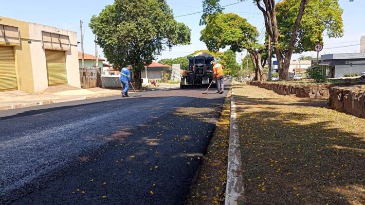 Prefeitura de Alto Paraná investe mais de  R$ 800 mil para recapear vias urbanas