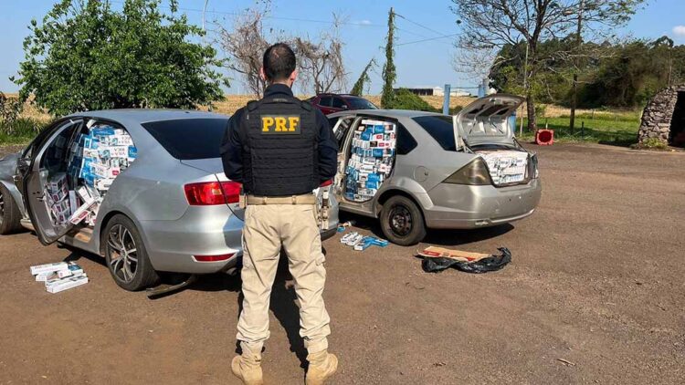 PRF apreende dois veículos carregados com cigarros em Campo Mourão